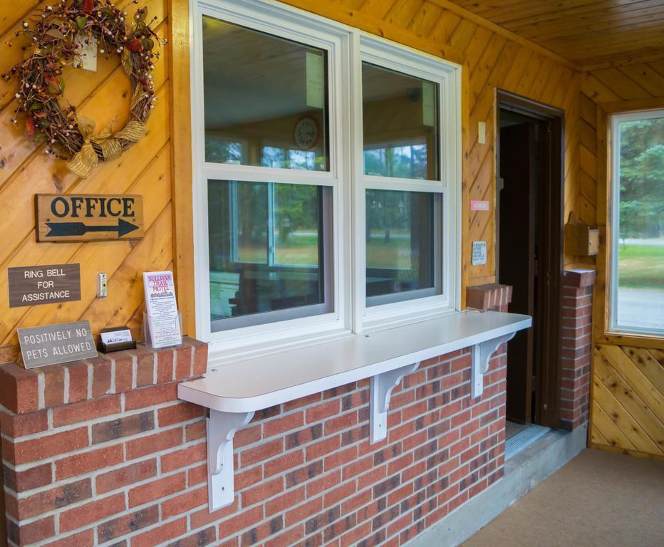 Sullivan Trail Inn & Suites Pocono Lake Exterior photo