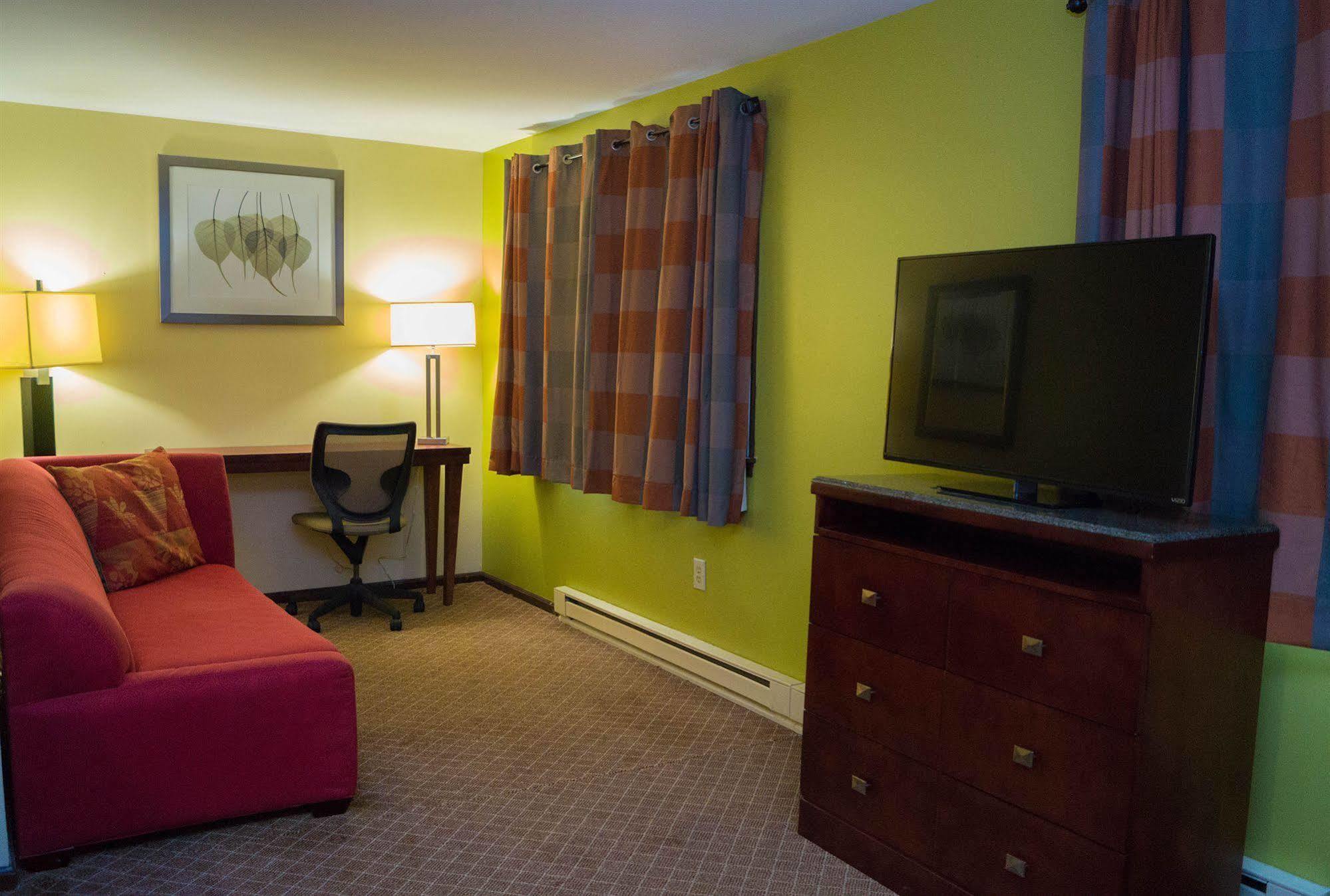 Sullivan Trail Inn & Suites Pocono Lake Exterior photo