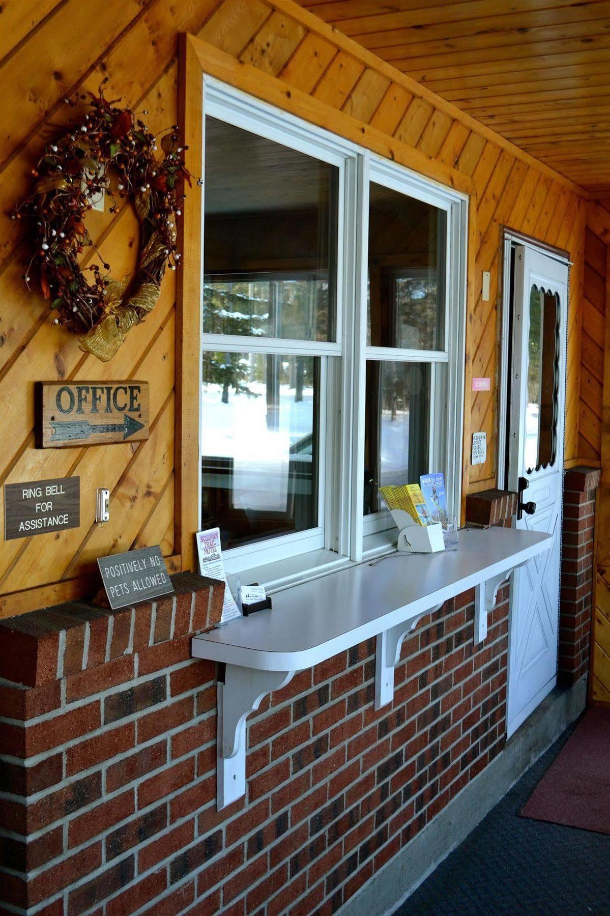 Sullivan Trail Inn & Suites Pocono Lake Exterior photo