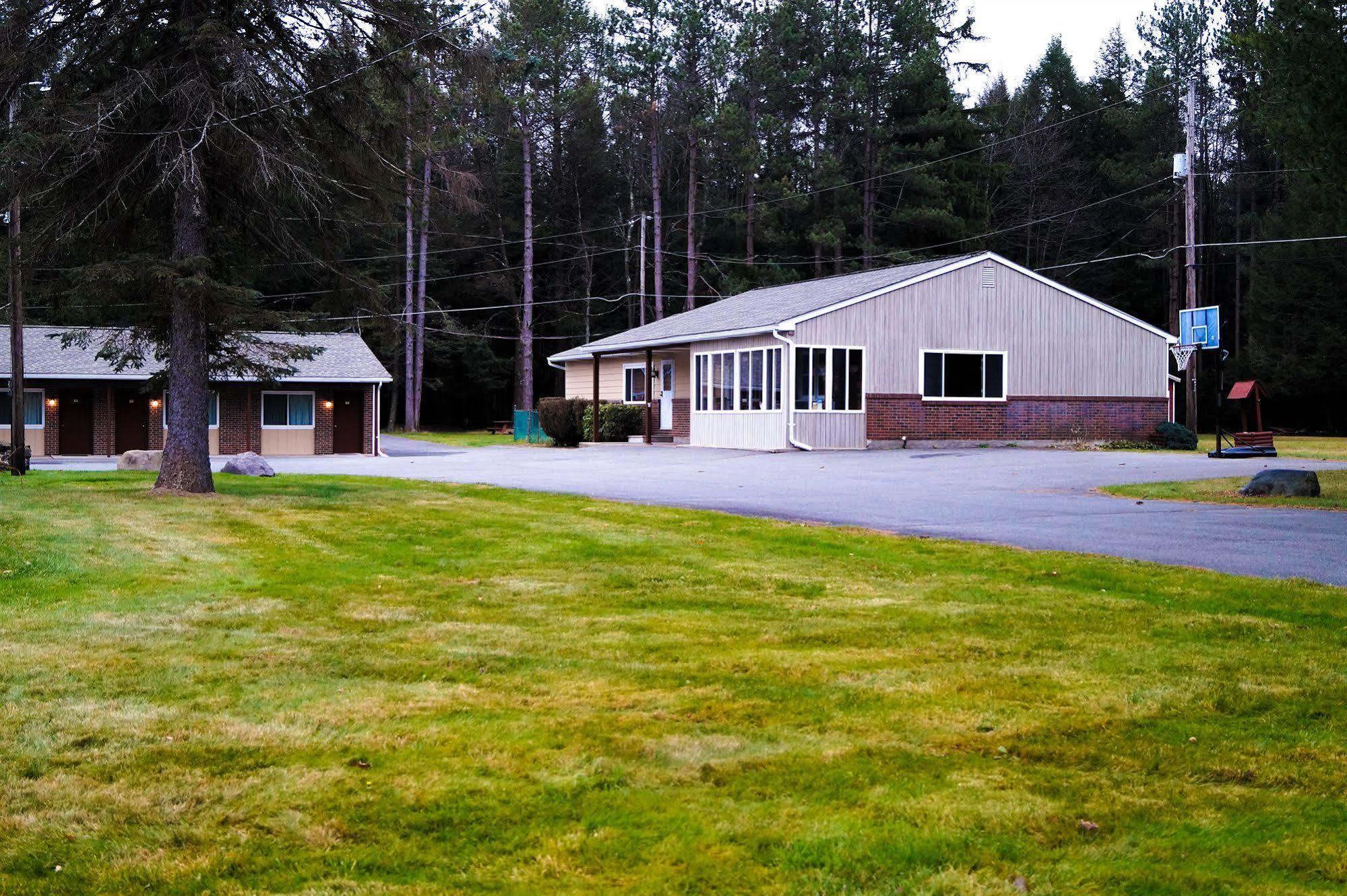 Sullivan Trail Inn & Suites Pocono Lake Exterior photo