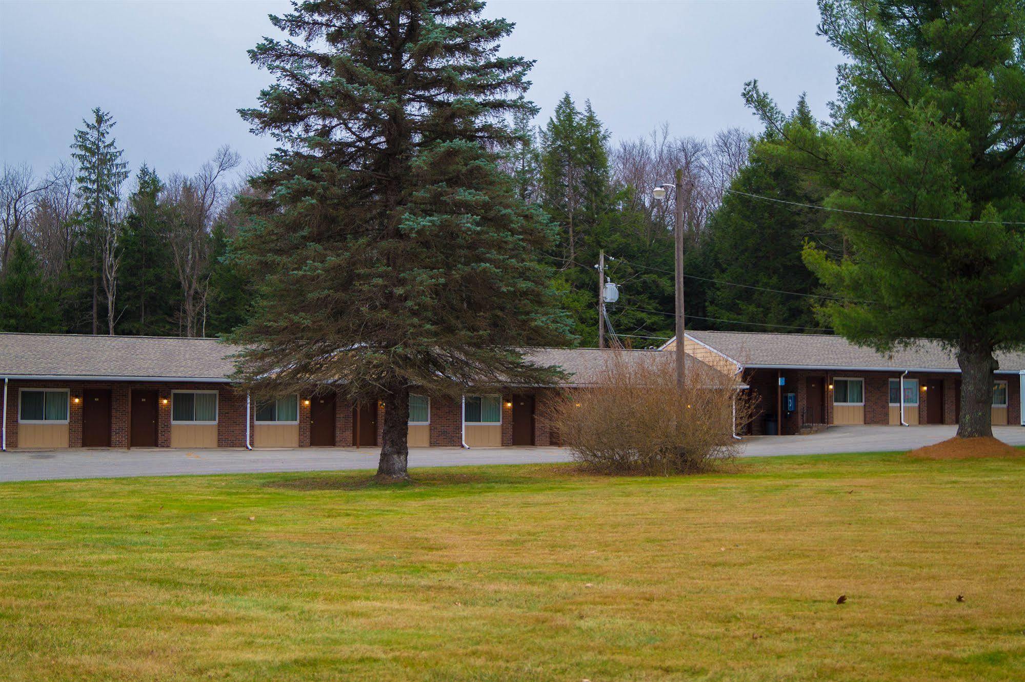 Sullivan Trail Inn & Suites Pocono Lake Exterior photo